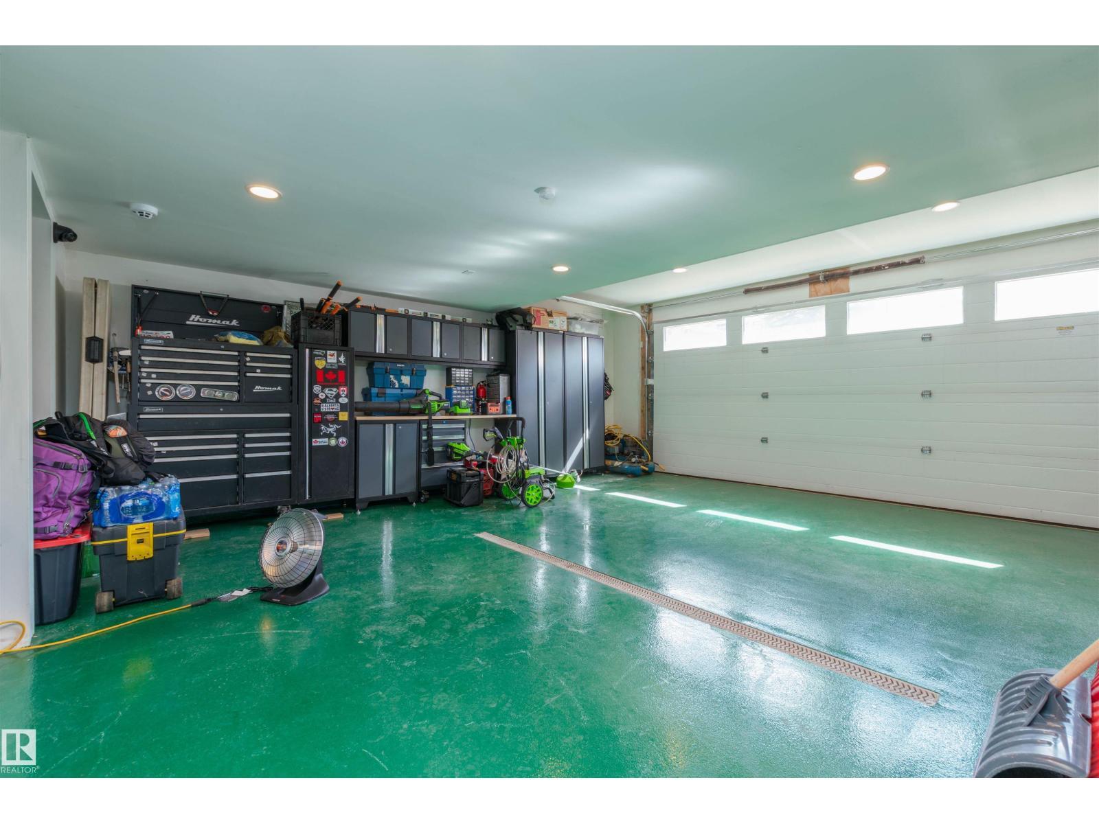 9629 84 Av Nw, Edmonton, AB - Indoor Photo Showing Garage