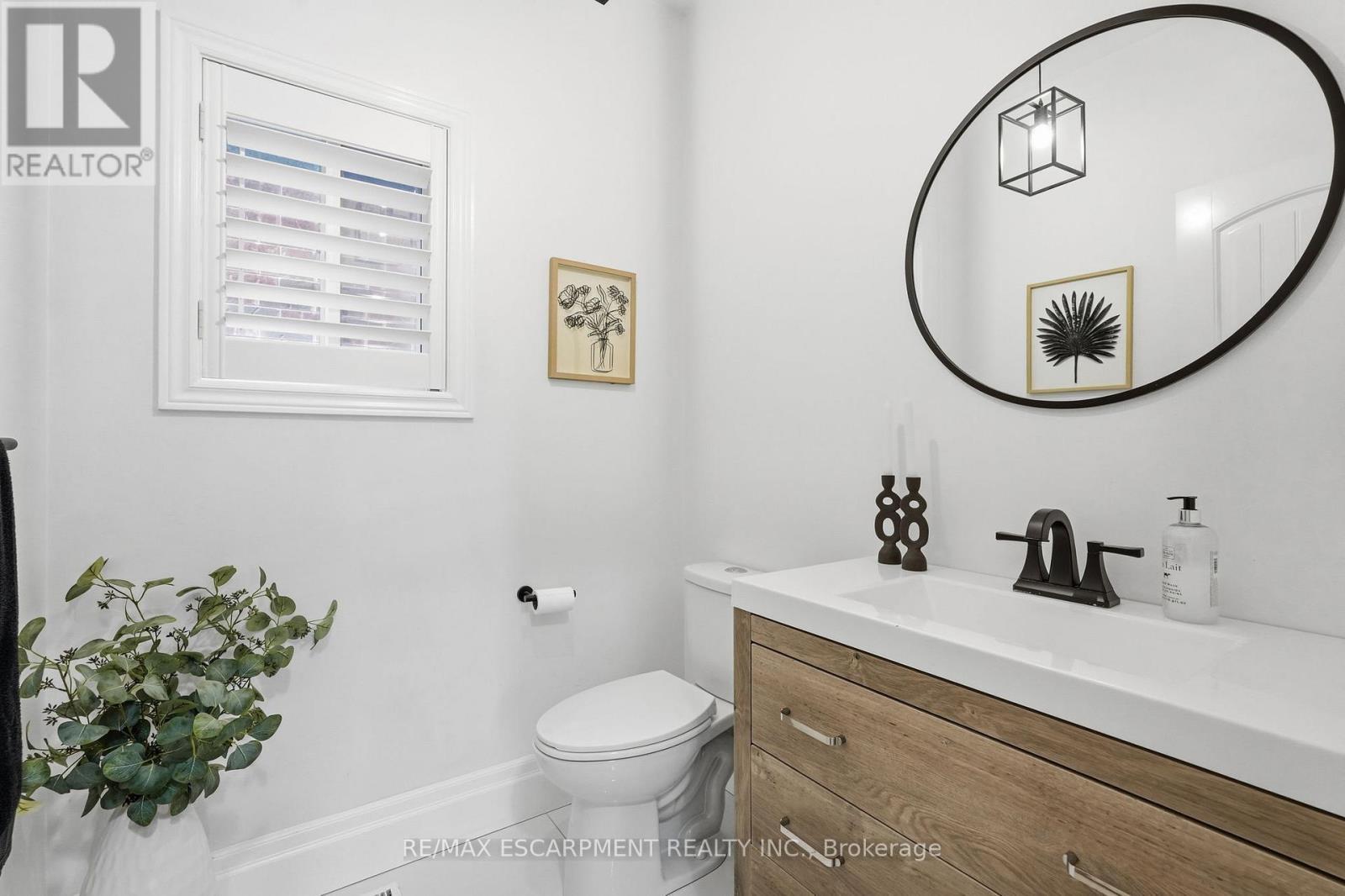 47 Winners Way, Hamilton, ON - Indoor Photo Showing Bathroom