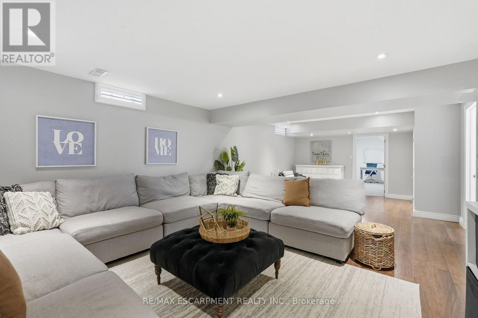 47 Winners Way, Hamilton, ON - Indoor Photo Showing Living Room