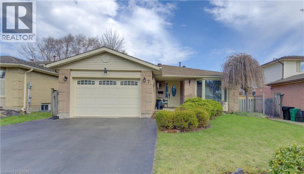 Welcome to 7 Kilkerran Crescent. - 7 Kilkerran Crescent, Kitchener, ON - Outdoor