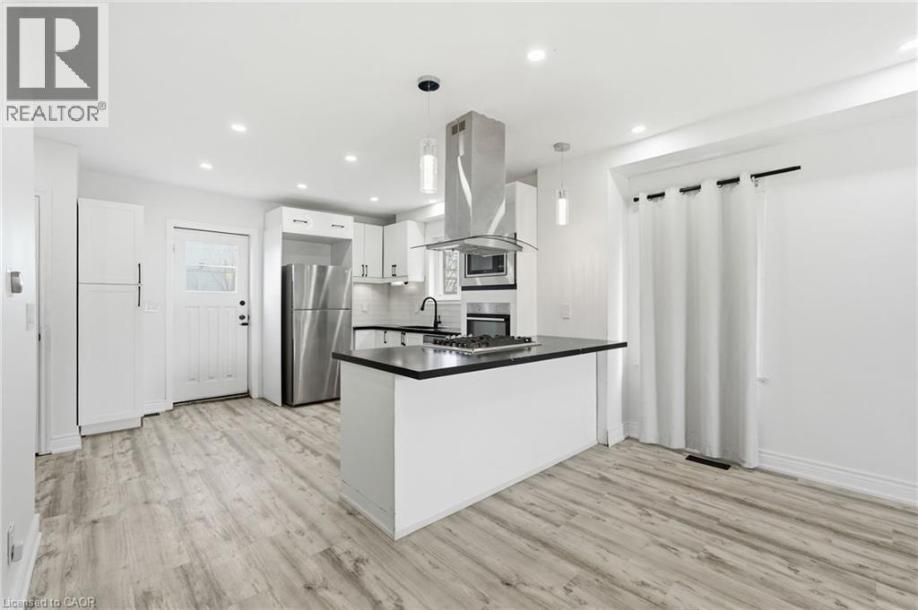 Kitchen with island gas cooktop - 73 Gertrude Street, Hamilton, ON - Indoor Photo Showing Kitchen
