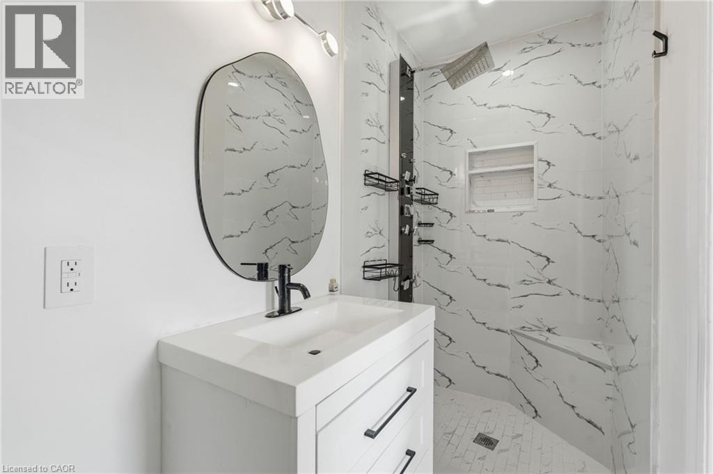 3 piece ensuite bathroom off master bedroom - 73 Gertrude Street, Hamilton, ON - Indoor Photo Showing Bathroom