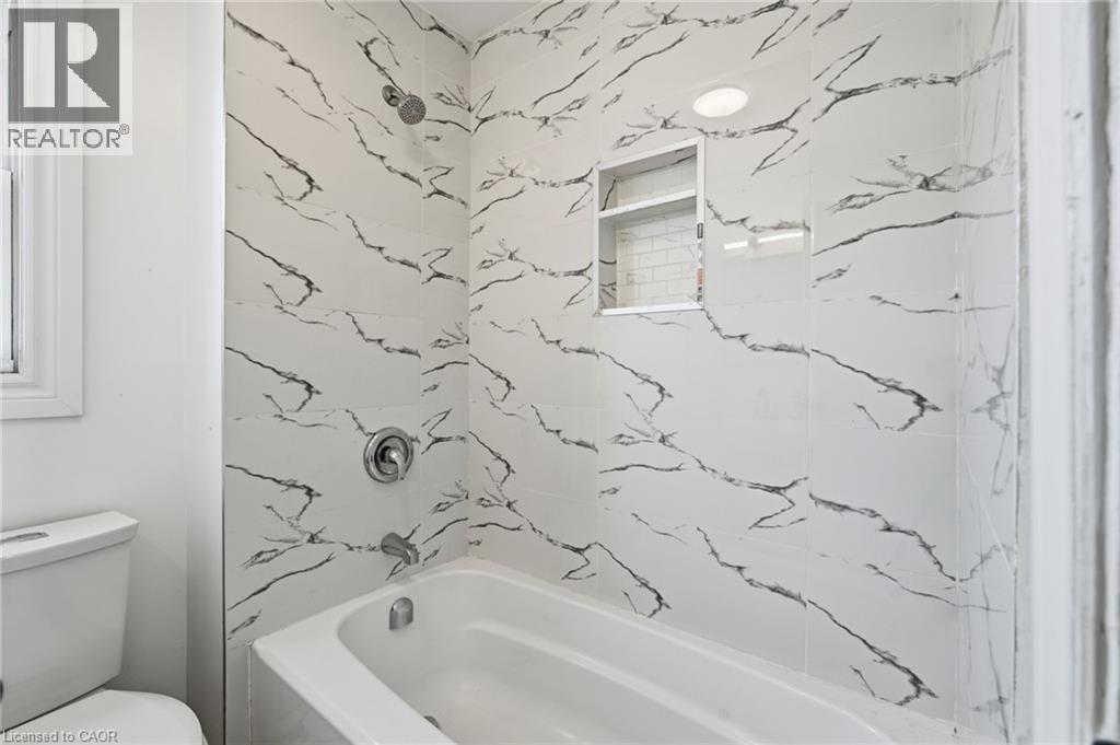 Four piece bath second level. - 73 Gertrude Street, Hamilton, ON - Indoor Photo Showing Bathroom