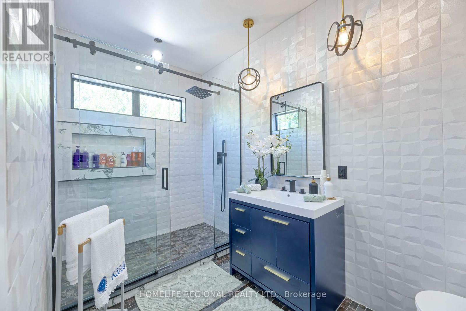 5329 First Line, Erin, ON - Indoor Photo Showing Bathroom