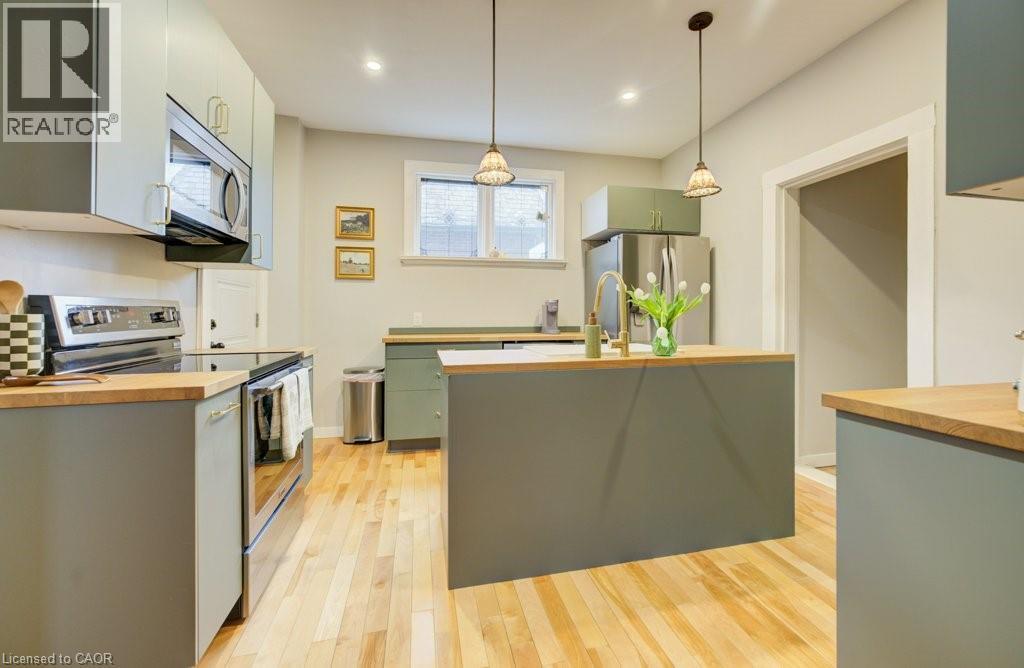 8 Spring Street E, Waterloo, ON - Indoor Photo Showing Kitchen