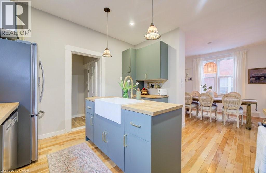 8 Spring Street E, Waterloo, ON - Indoor