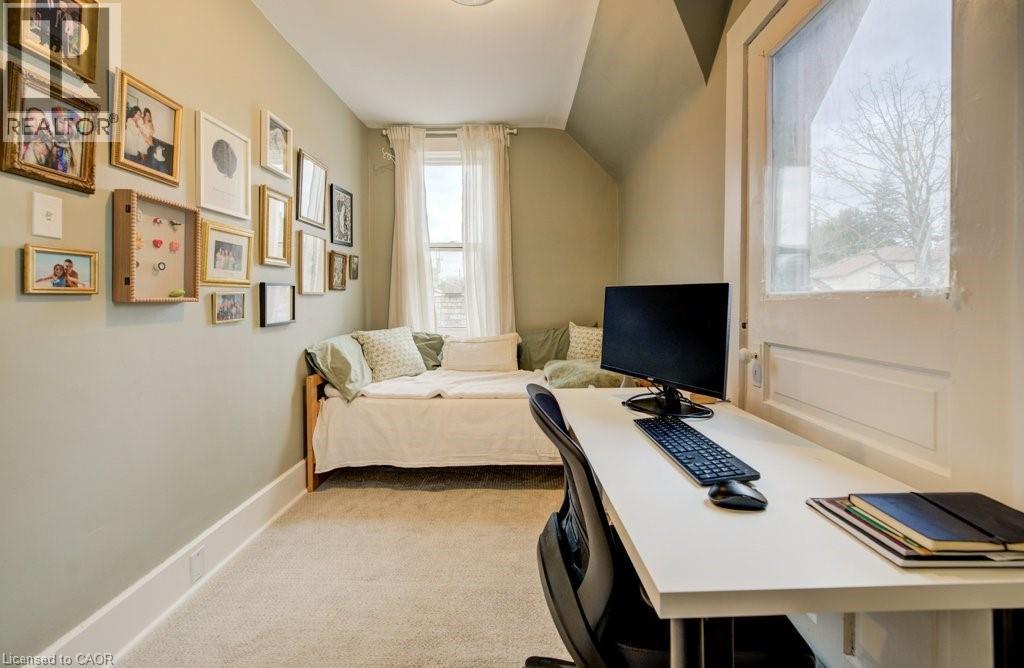 8 Spring Street E, Waterloo, ON - Indoor Photo Showing Office