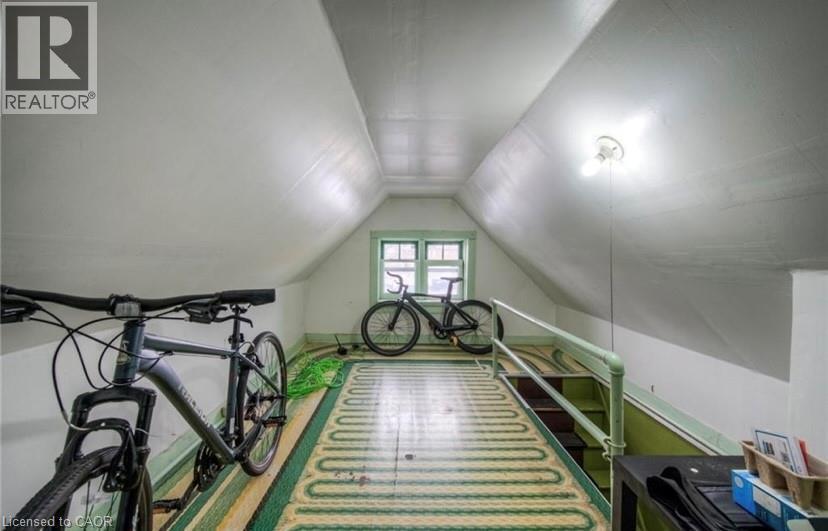 8 Spring Street E, Waterloo, ON - Indoor Photo Showing Other Room