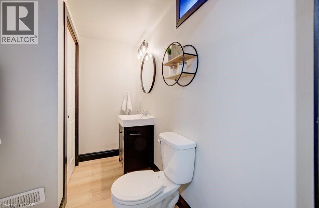 8 Spring Street E, Waterloo, ON - Indoor Photo Showing Bathroom