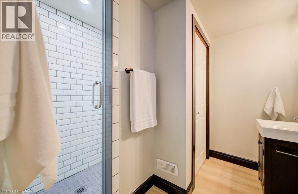 8 Spring Street E, Waterloo, ON - Indoor Photo Showing Bathroom