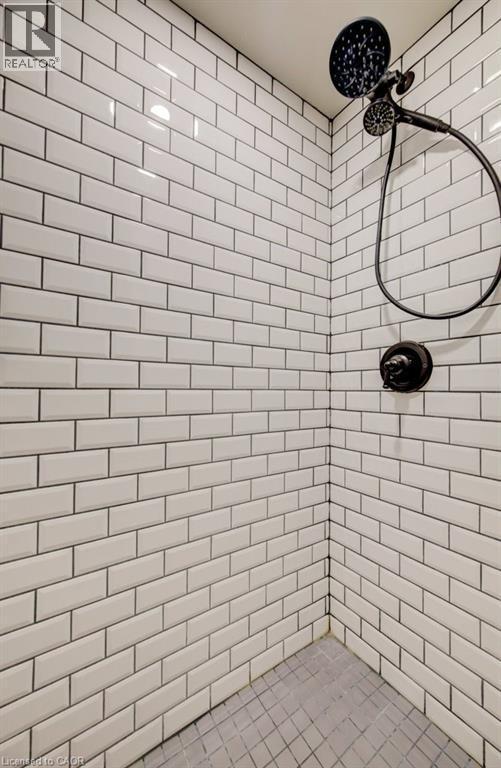 8 Spring Street E, Waterloo, ON - Indoor