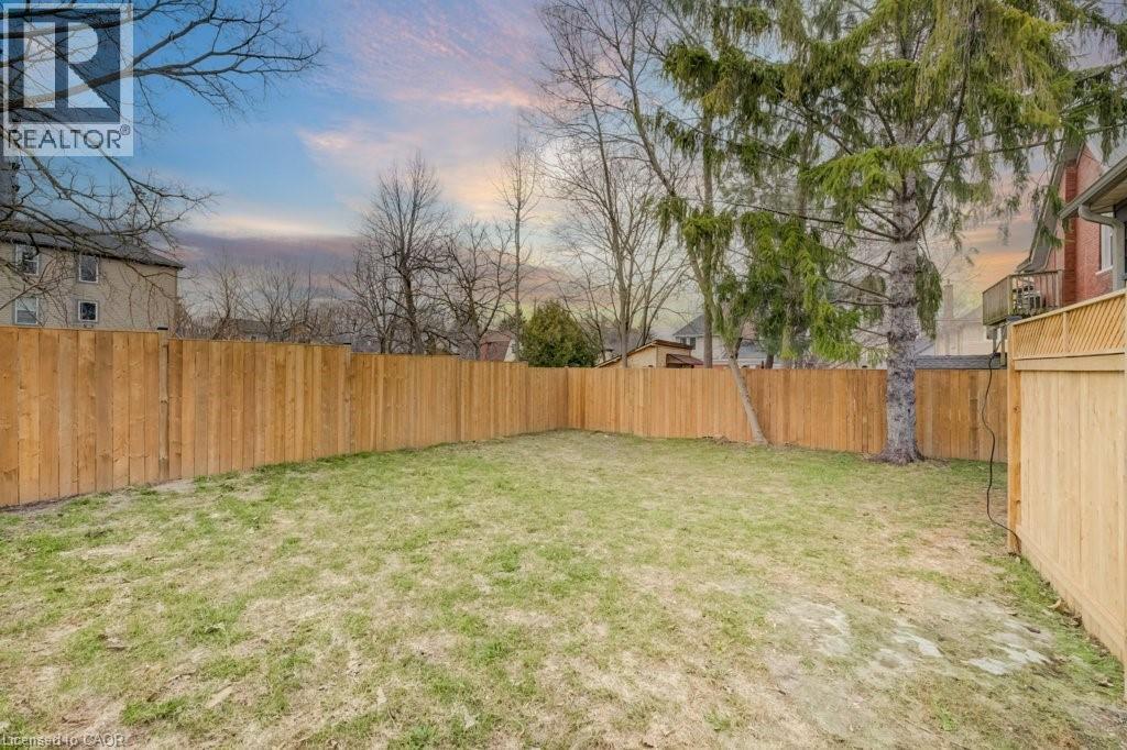 8 Spring Street E, Waterloo, ON - Outdoor