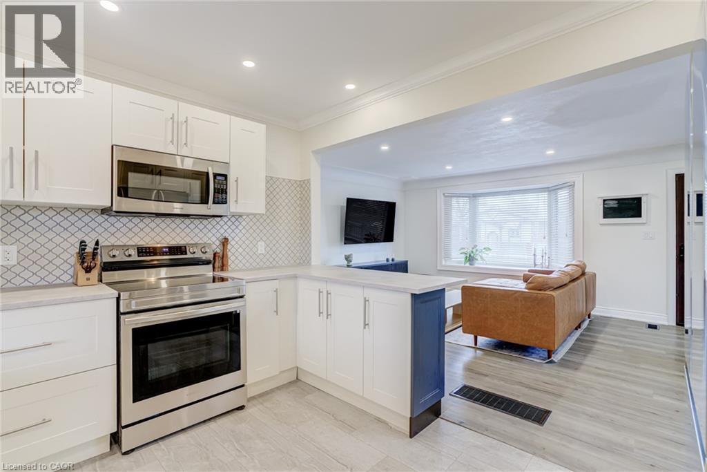 185 Deschene Avenue, Hamilton, ON - Indoor Photo Showing Kitchen