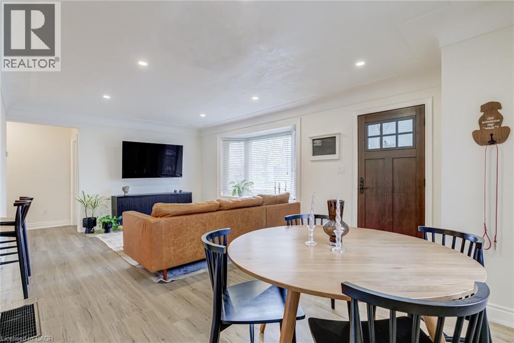 185 Deschene Avenue, Hamilton, ON - Indoor Photo Showing Dining Room