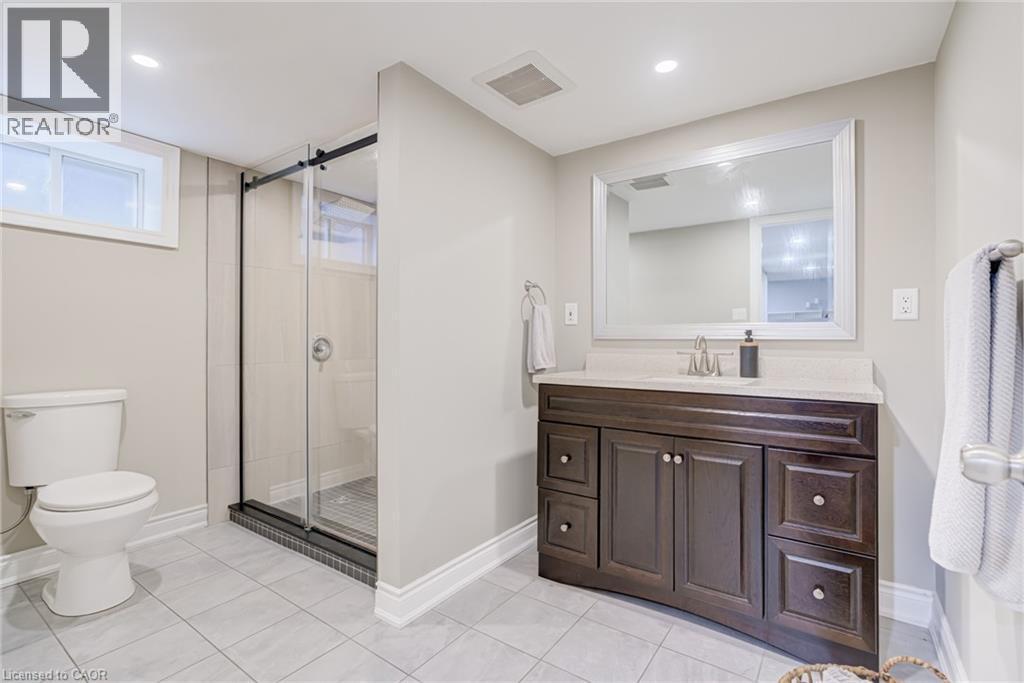 185 Deschene Avenue, Hamilton, ON - Indoor Photo Showing Bathroom