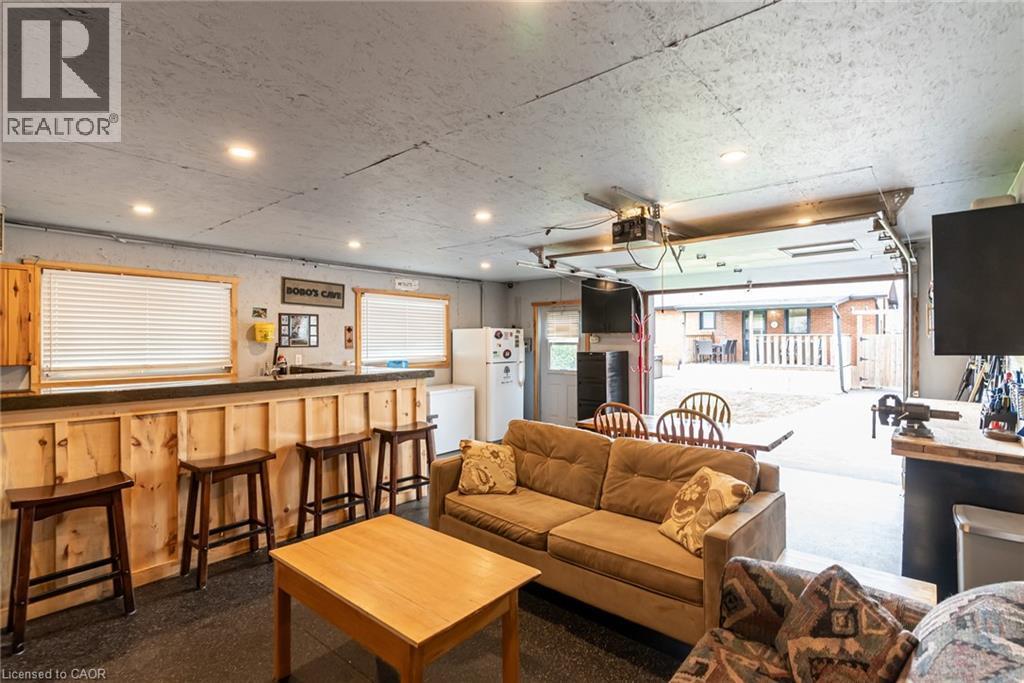 185 Deschene Avenue, Hamilton, ON - Indoor