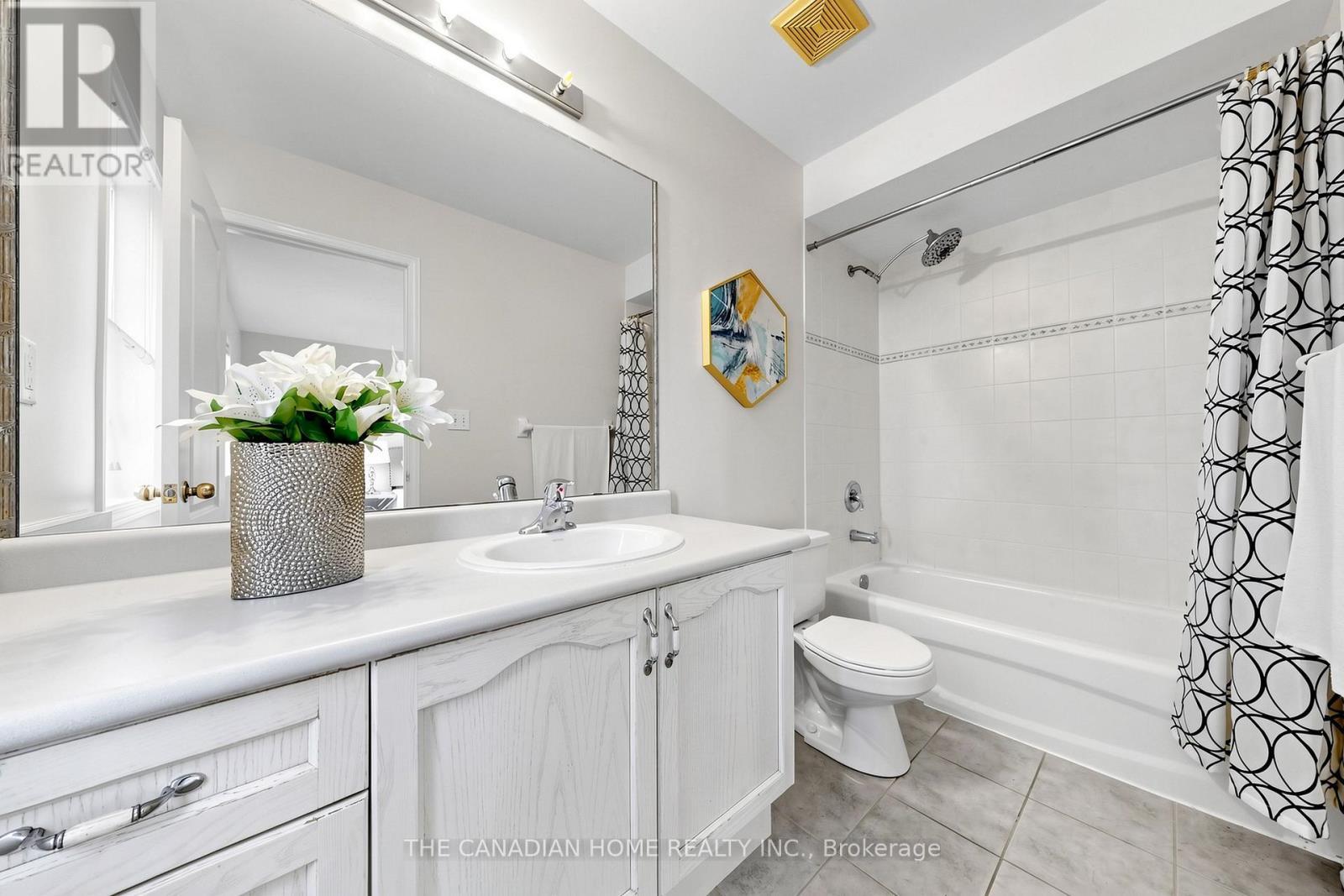 Ensuite with Primary - 3470 Angel Pass Drive, Mississauga, ON - Indoor Photo Showing Bathroom