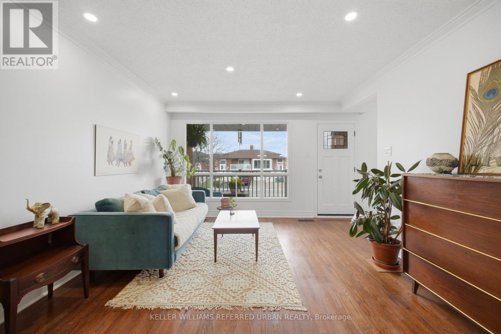 4135 Dunmow Crescent, Mississauga, ON - Indoor Photo Showing Living Room