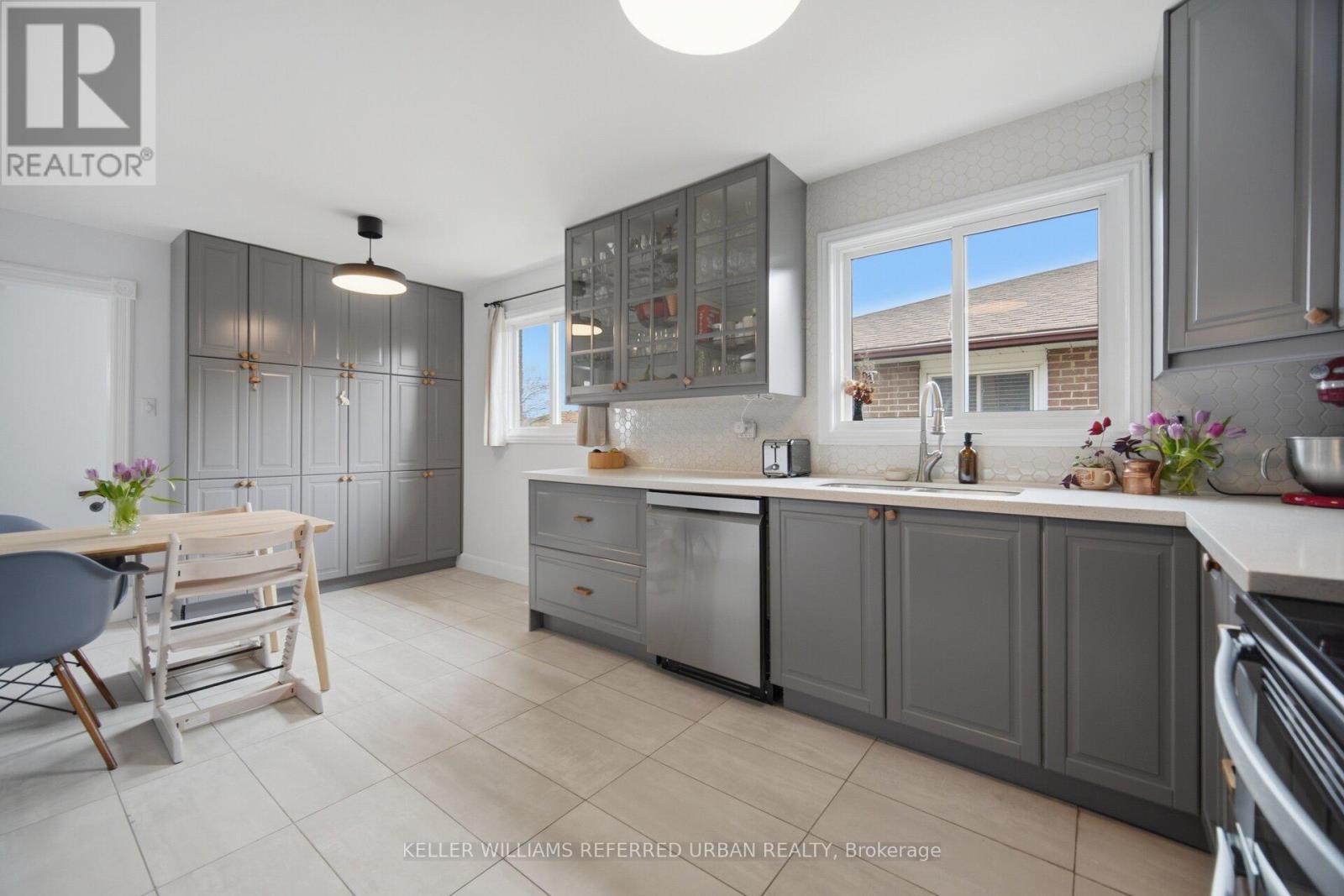 4135 Dunmow Crescent, Mississauga, ON - Indoor Photo Showing Kitchen