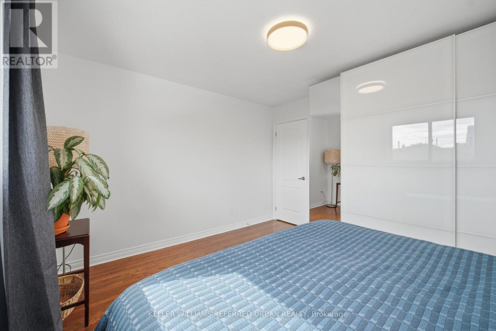 4135 Dunmow Crescent, Mississauga, ON - Indoor Photo Showing Bedroom