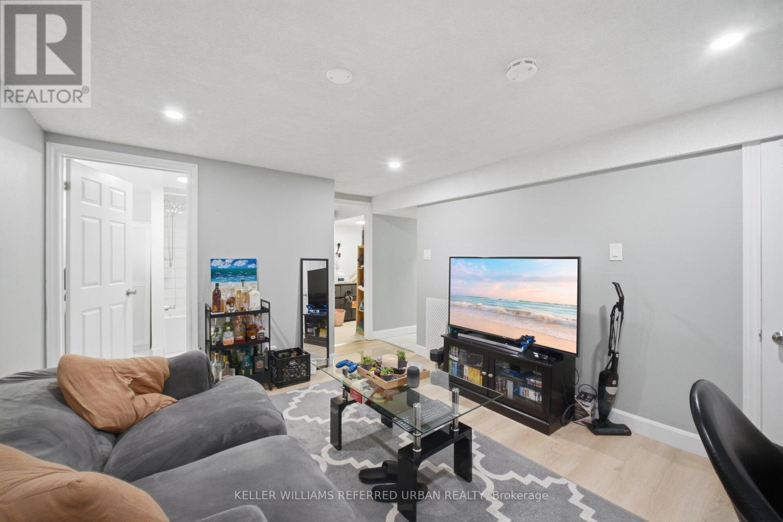 4135 Dunmow Crescent, Mississauga, ON - Indoor Photo Showing Living Room