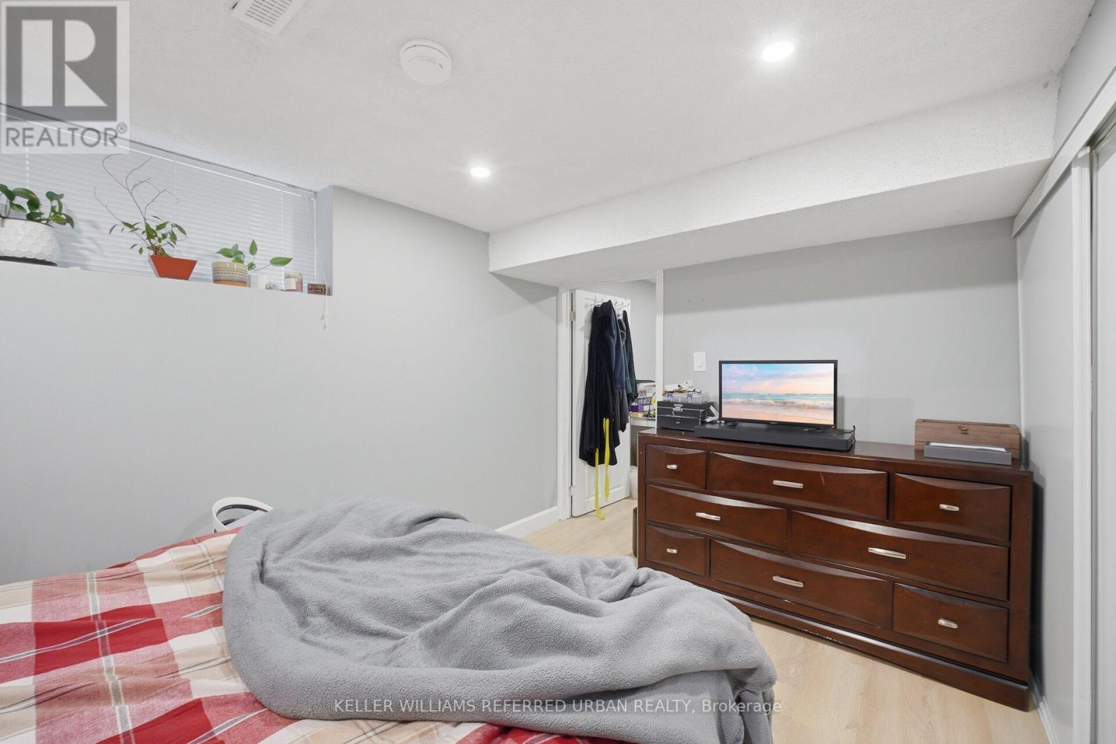 4135 Dunmow Crescent, Mississauga, ON - Indoor Photo Showing Bedroom
