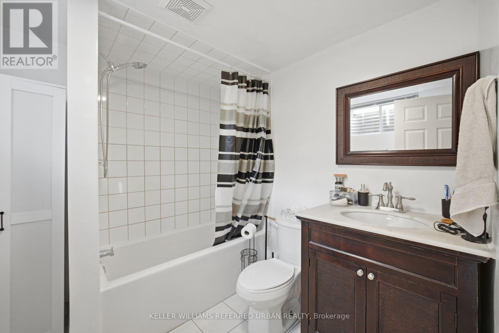 4135 Dunmow Crescent, Mississauga, ON - Indoor Photo Showing Bathroom