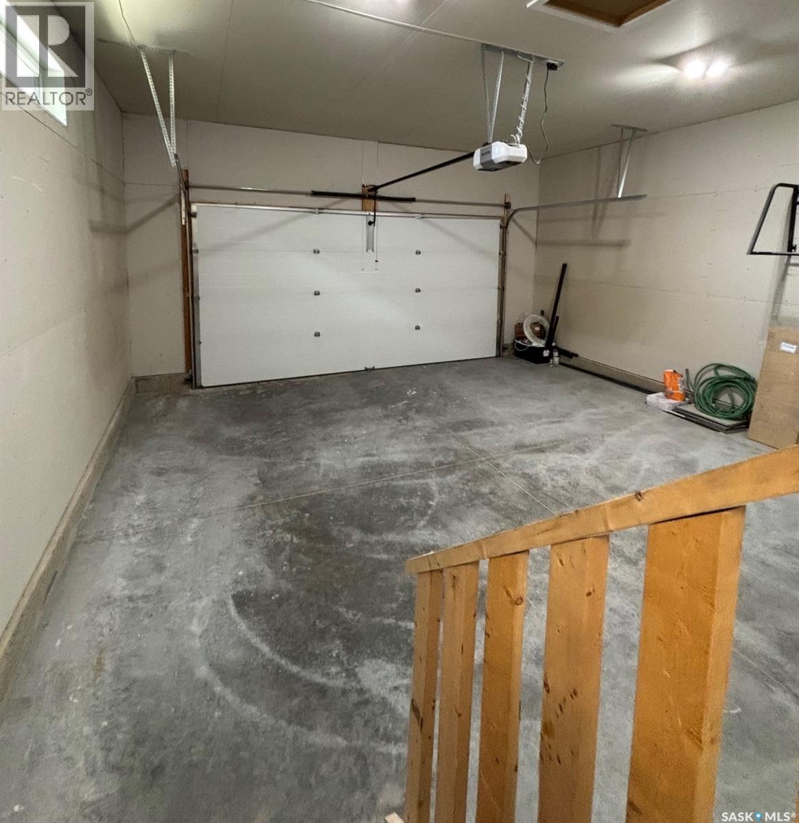 371 Childers Crescent, Saskatoon, SK - Indoor Photo Showing Garage