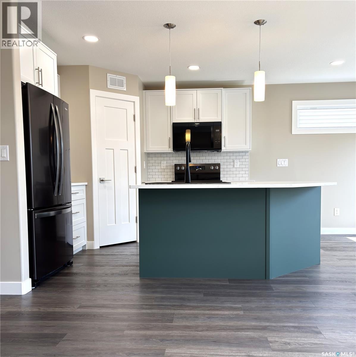 371 Childers Crescent, Saskatoon, SK - Indoor Photo Showing Kitchen