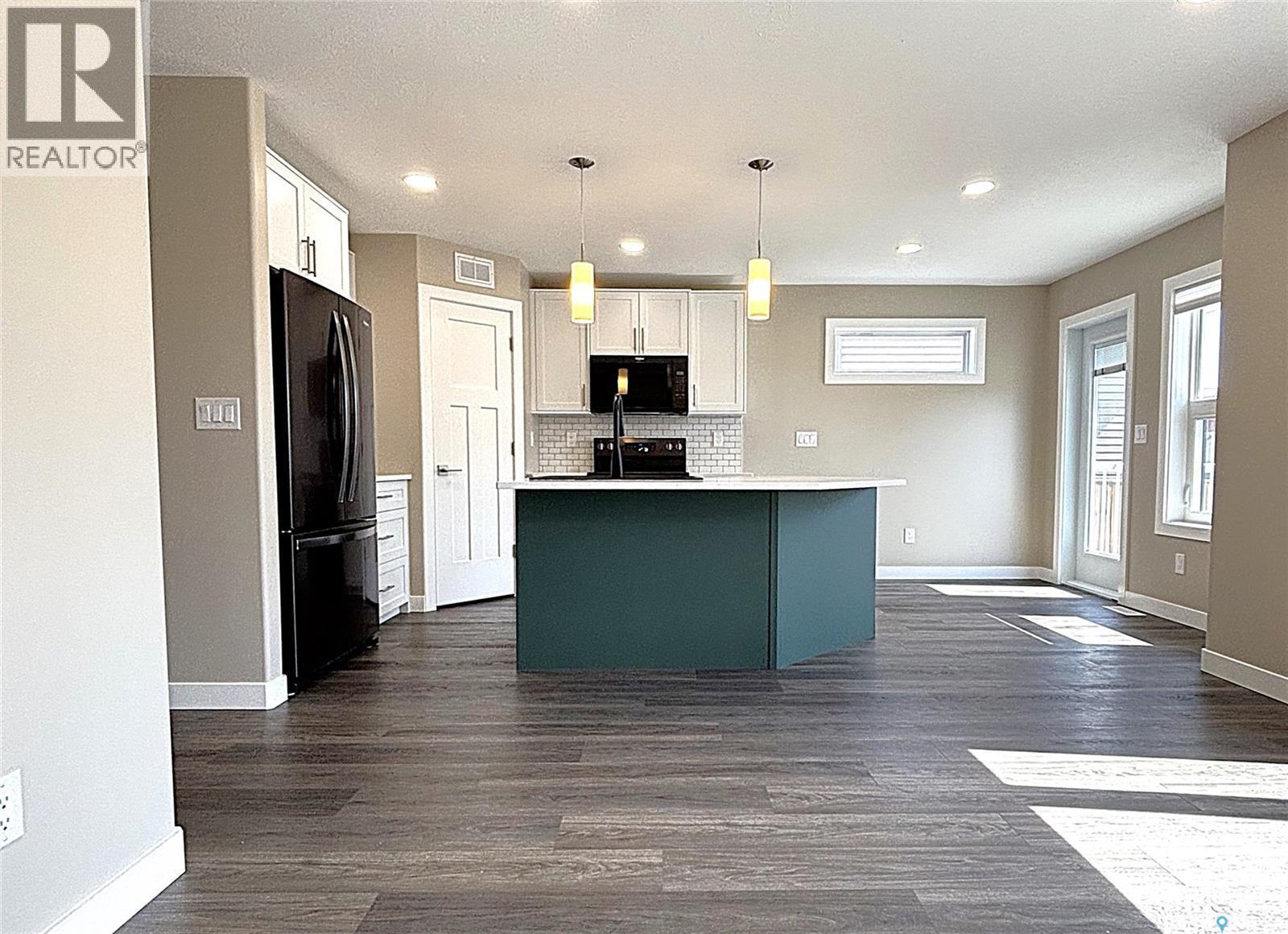 371 Childers Crescent, Saskatoon, SK - Indoor Photo Showing Kitchen With Upgraded Kitchen