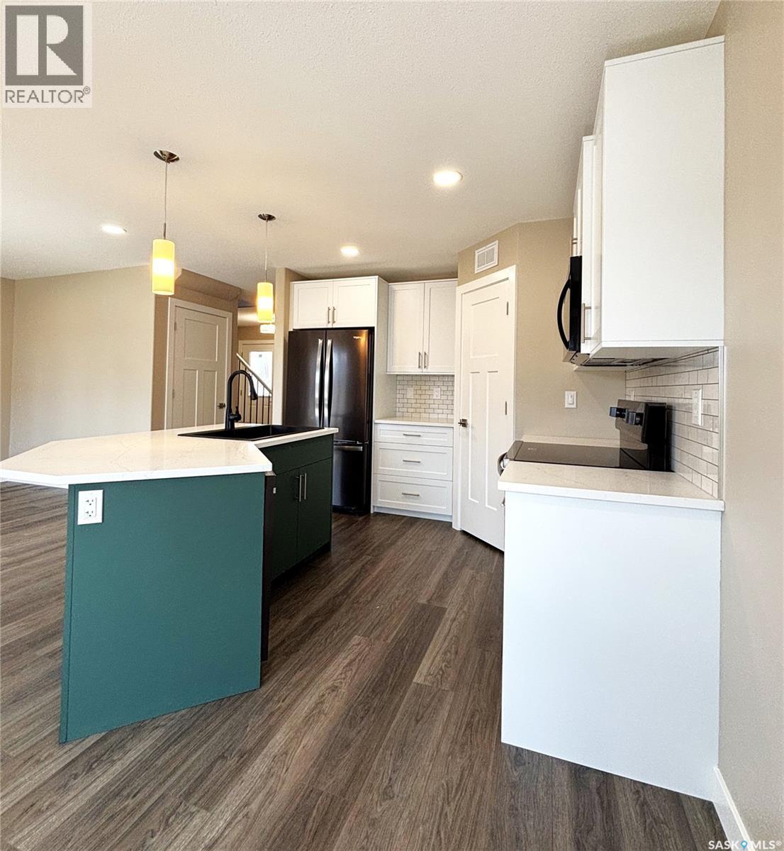 371 Childers Crescent, Saskatoon, SK - Indoor Photo Showing Kitchen