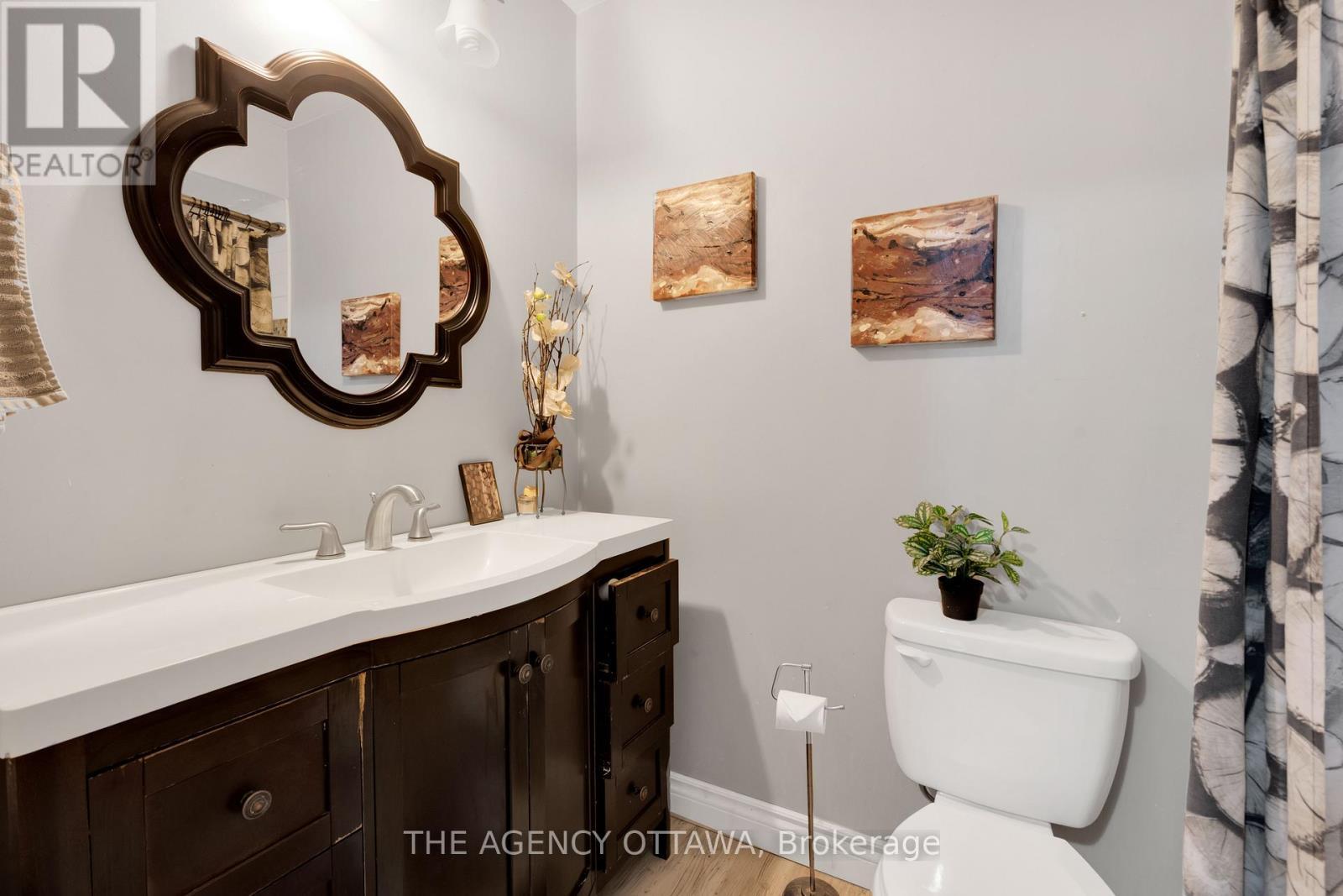 10 Collins Crescent, Brampton (Brampton North), ON - Indoor Photo Showing Bathroom