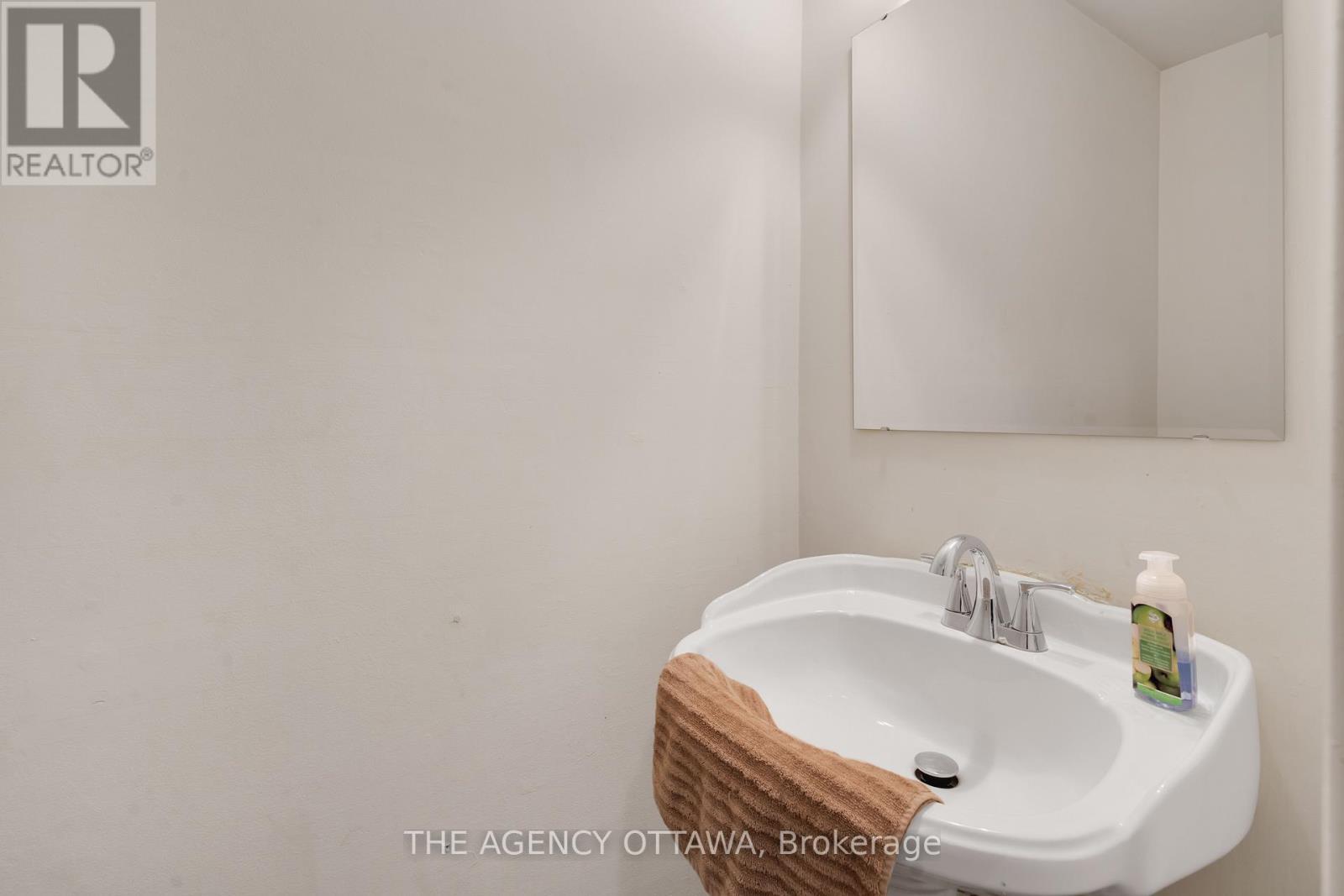 10 Collins Crescent, Brampton (Brampton North), ON - Indoor Photo Showing Bathroom