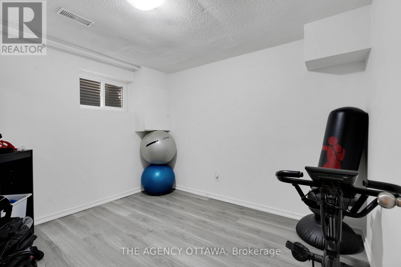 10 Collins Crescent, Brampton (Brampton North), ON - Indoor Photo Showing Gym Room