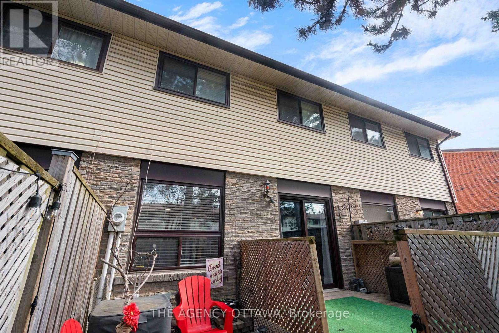 10 Collins Crescent, Brampton (Brampton North), ON - Outdoor With Exterior