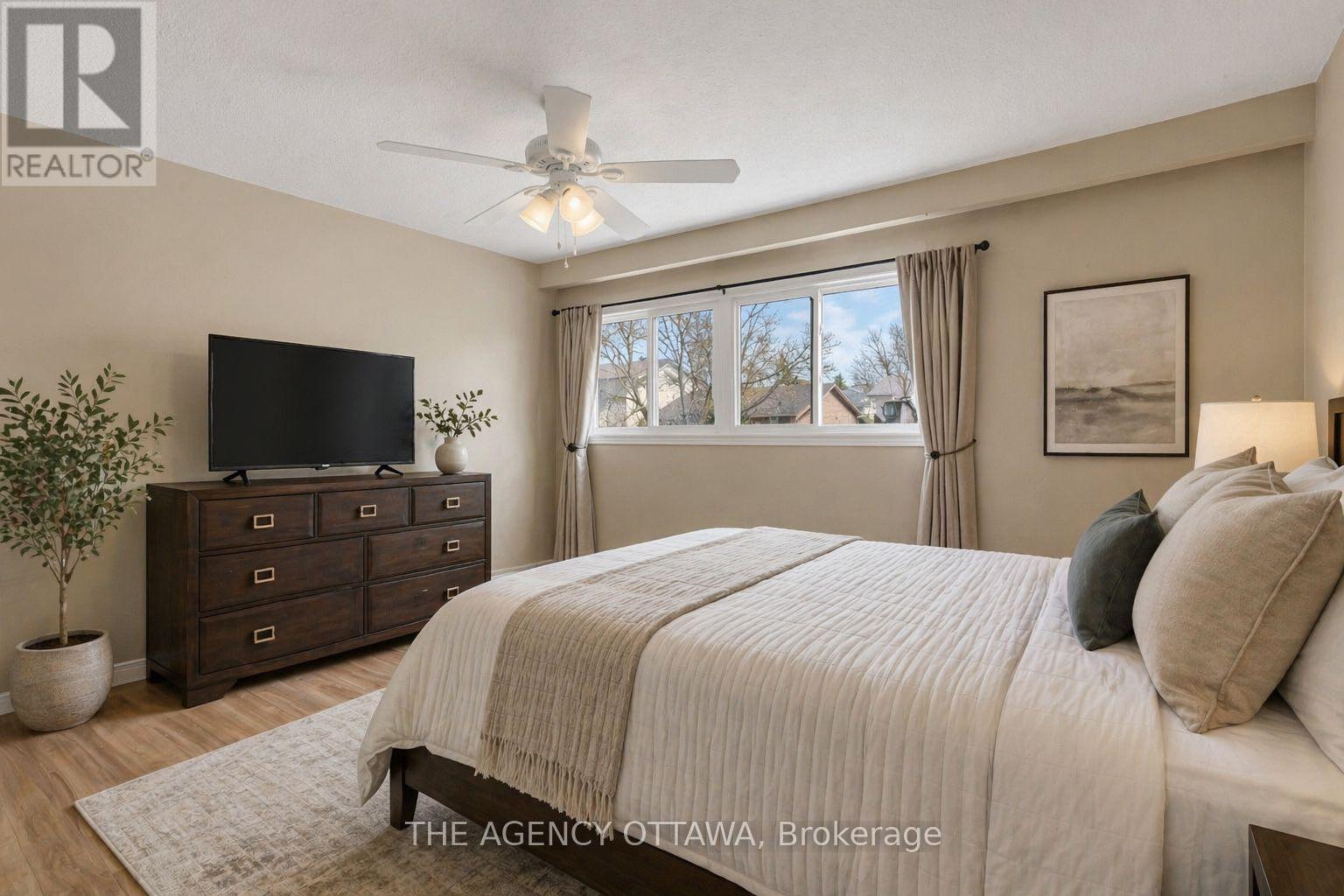 10 Collins Crescent, Brampton (Brampton North), ON - Indoor Photo Showing Bedroom