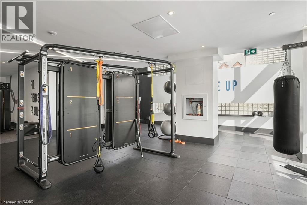 Dedicated fitness area featuring durable black rubber flooring - 85 Duke Street W Unit# 507, Kitchener, ON - Indoor Photo Showing Gym Room
