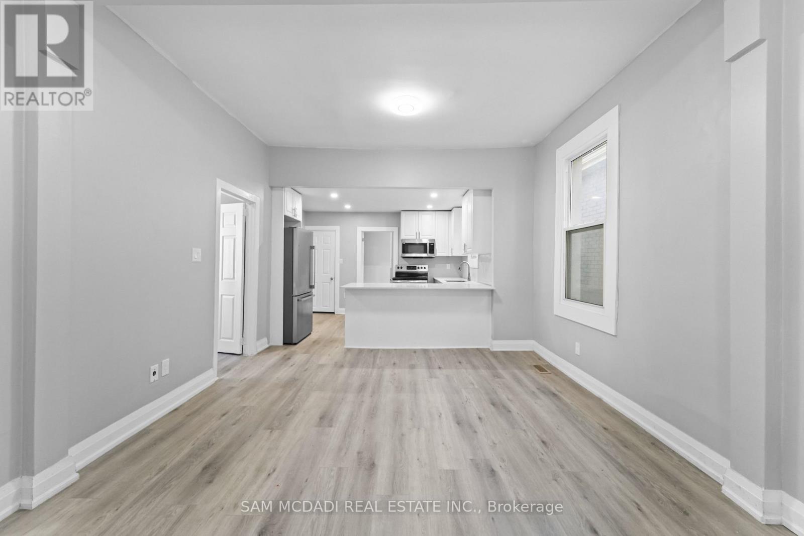 266 Beach Road, Hamilton, ON - Indoor