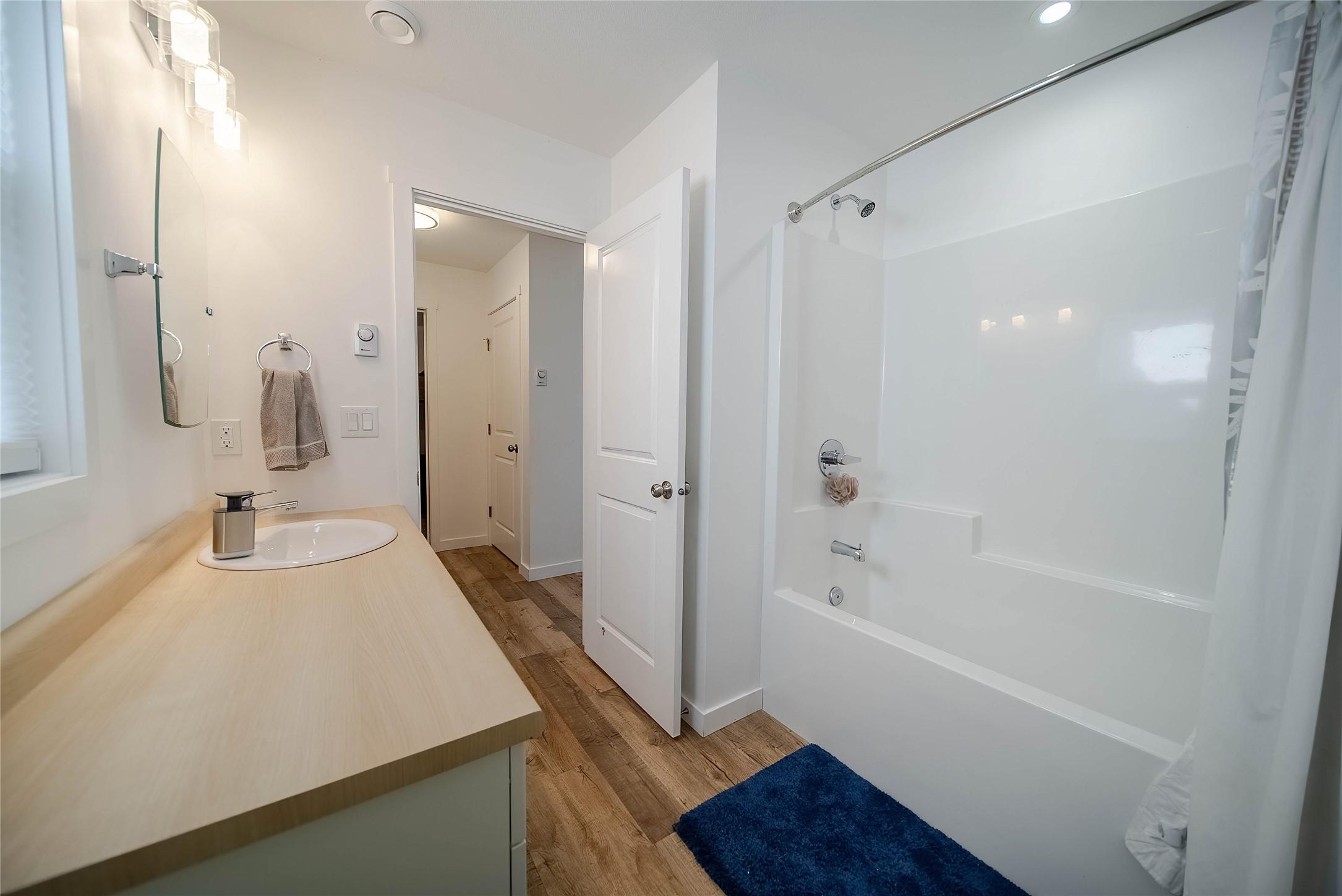 9934 Osprey Landing Drive, Wardner, BC - Indoor Photo Showing Bathroom