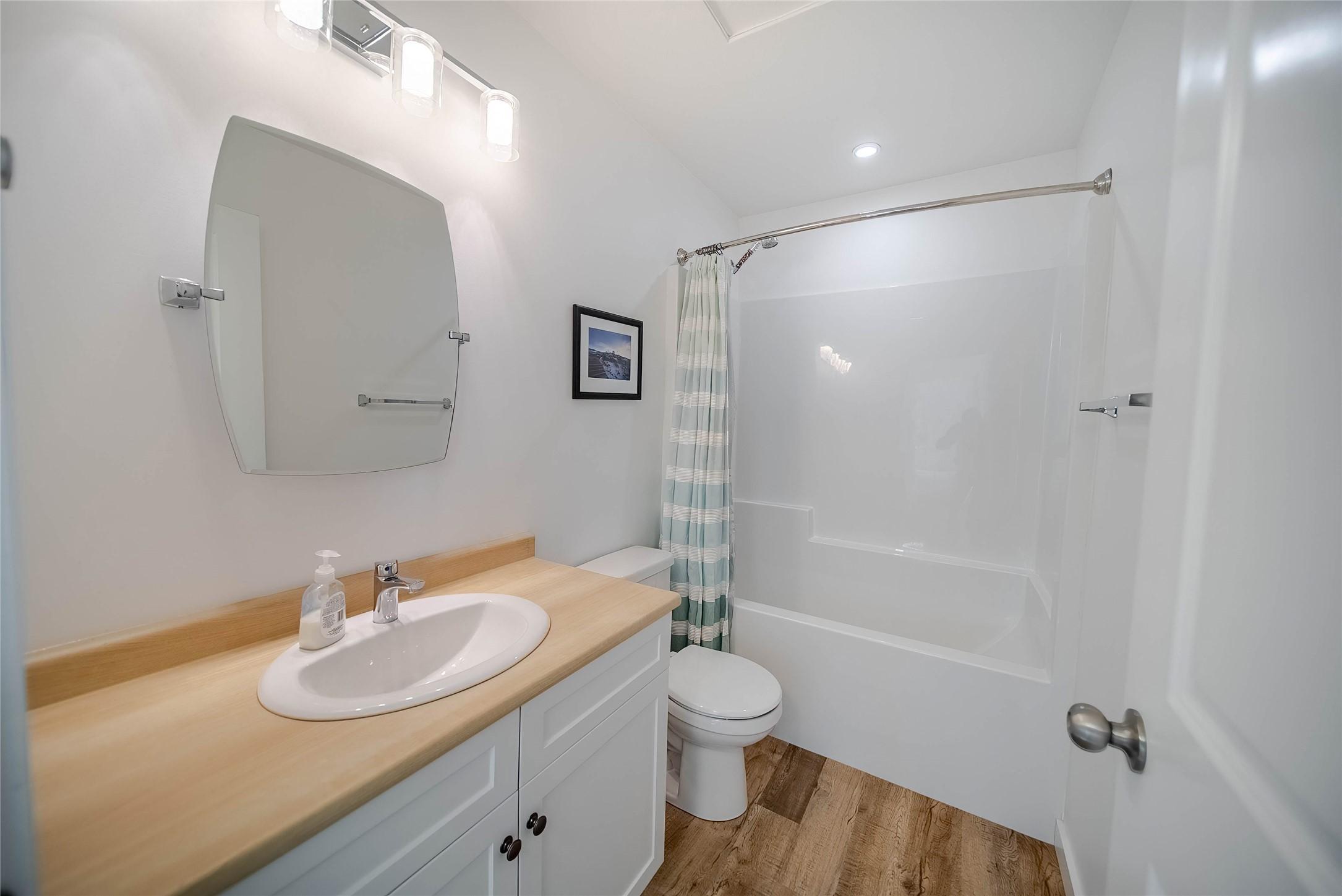 9934 Osprey Landing Drive, Wardner, BC - Indoor Photo Showing Bathroom