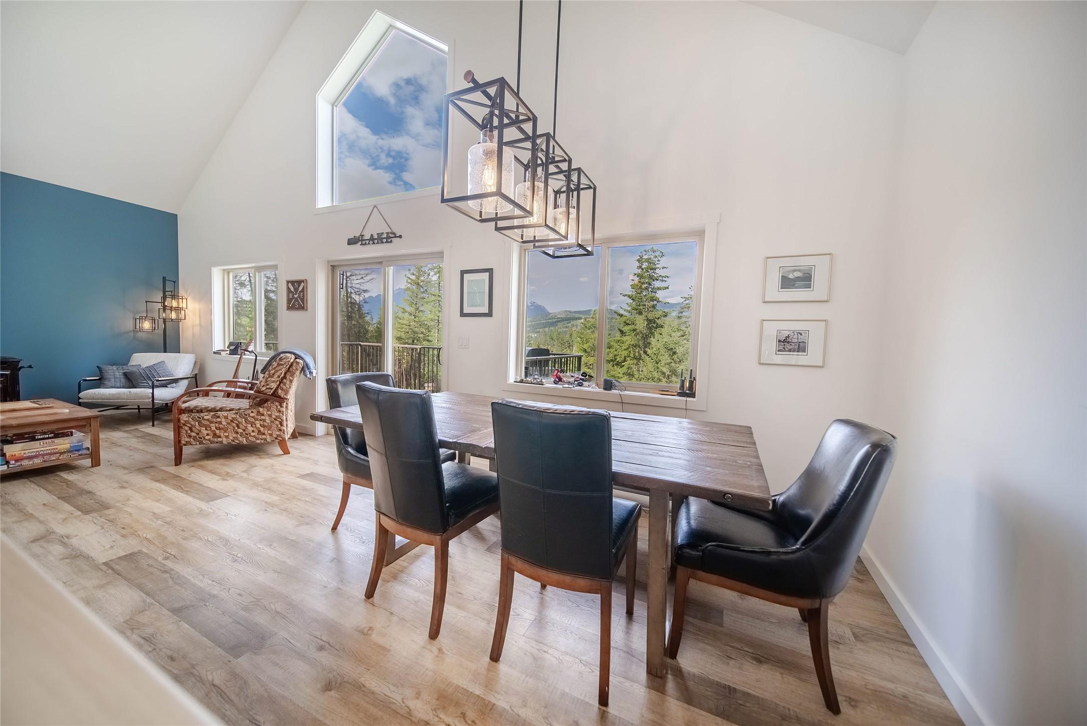 9934 Osprey Landing Drive, Wardner, BC - Indoor Photo Showing Dining Room