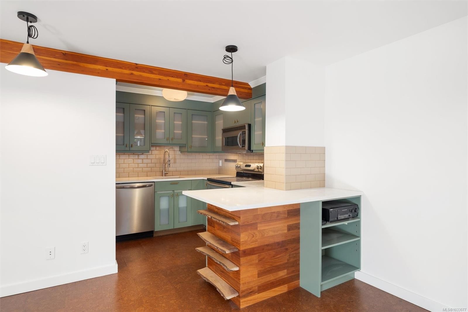 205-2341 Harbour Rd, Sidney, BC