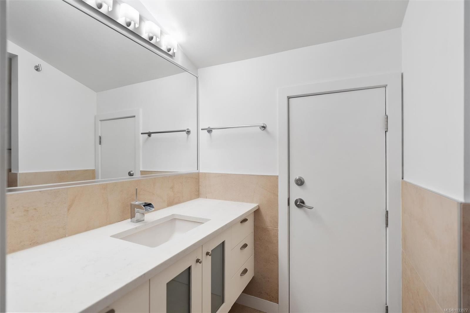 205-2341 Harbour Rd, Sidney, BC