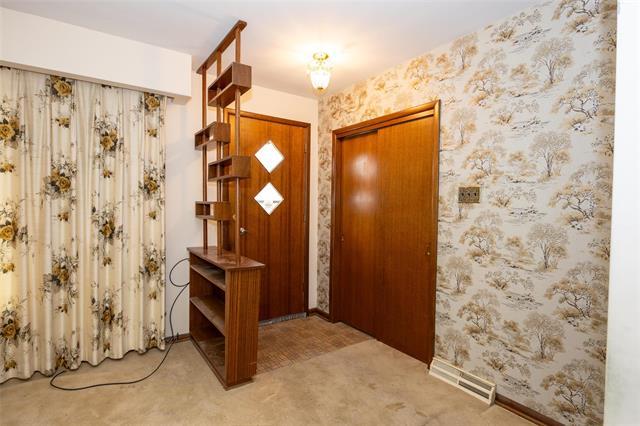 427 Thompson Dr, Winnipeg, MB