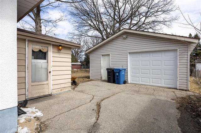 427 Thompson Dr, Winnipeg, MB