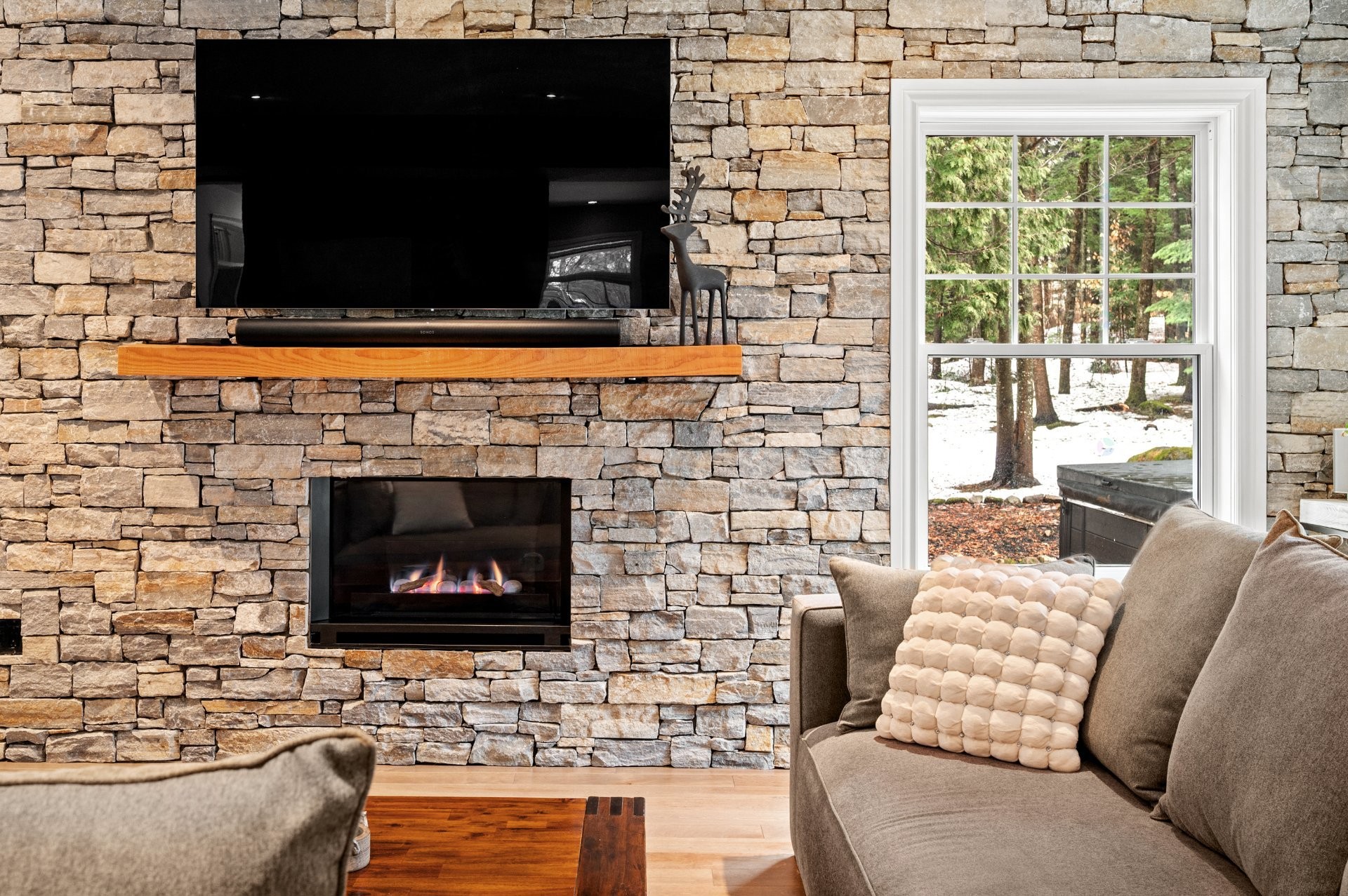 Salon - 74 Rue Balmoral, Morin-Heights, QC - Indoor Photo Showing Living Room With Fireplace