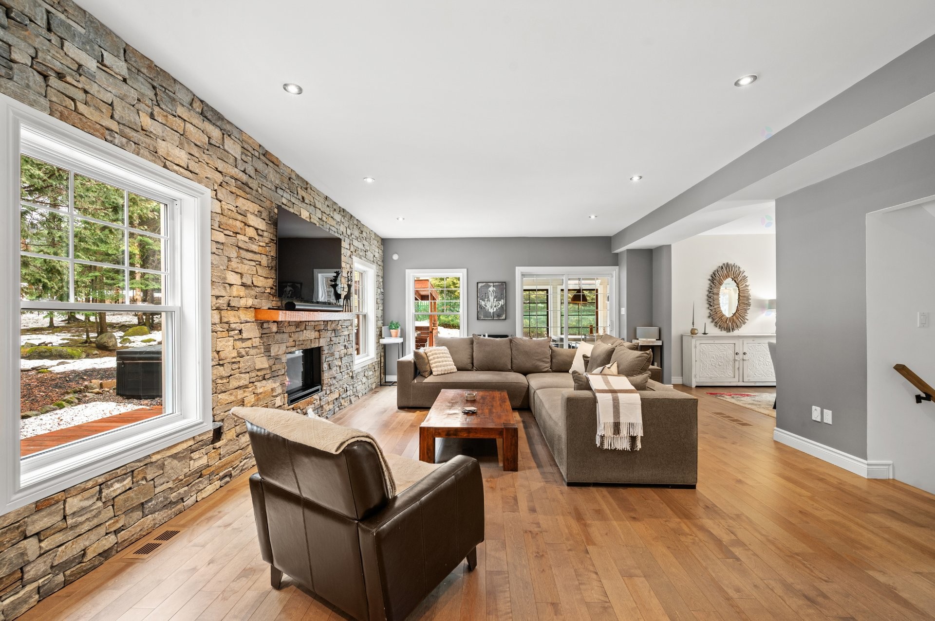 Salon - 74 Rue Balmoral, Morin-Heights, QC - Indoor Photo Showing Living Room With Fireplace