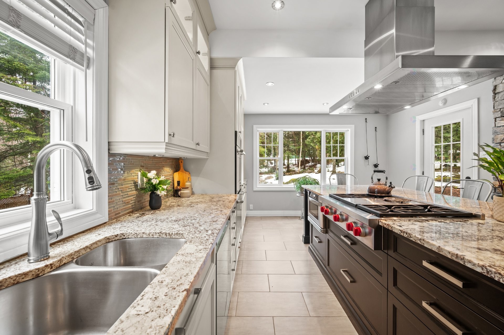Cuisine - 74 Rue Balmoral, Morin-Heights, QC - Indoor Photo Showing Kitchen With Double Sink With Upgraded Kitchen