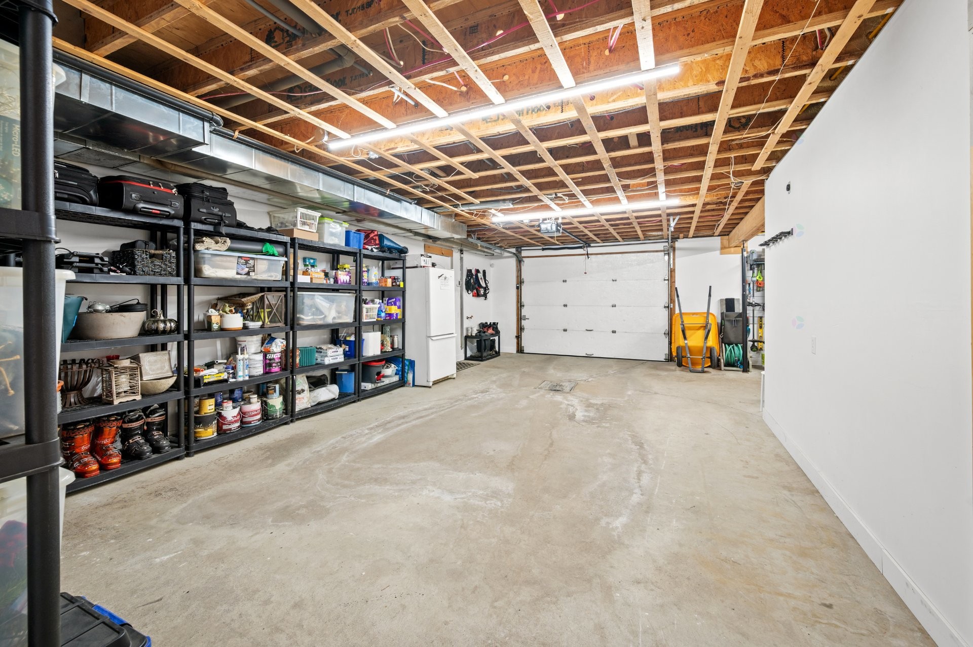Garage - 74 Rue Balmoral, Morin-Heights, QC - Indoor Photo Showing Garage