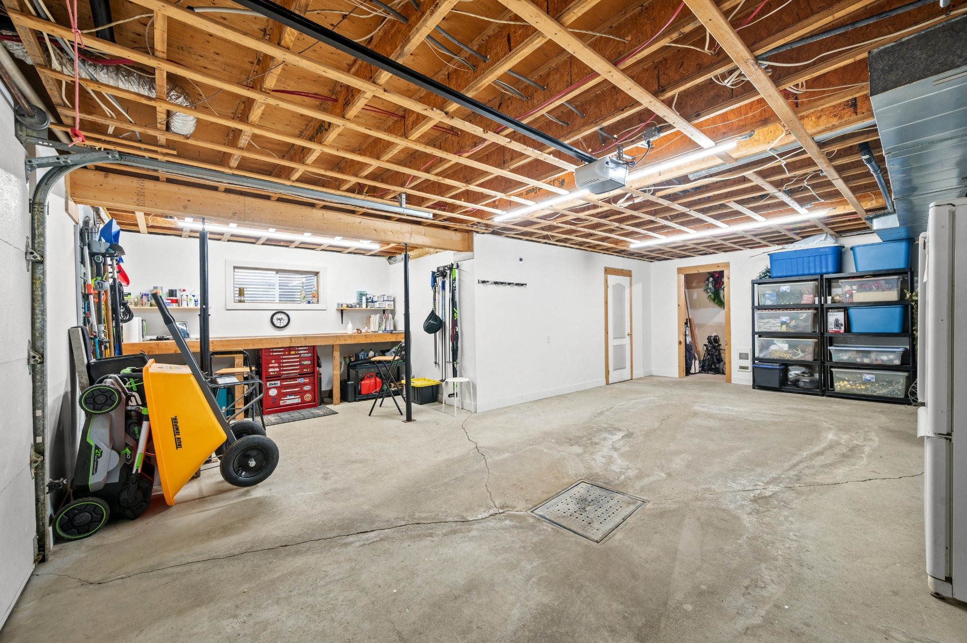 Garage - 74 Rue Balmoral, Morin-Heights, QC - Indoor Photo Showing Basement